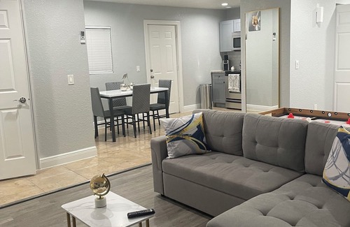 Bearss Plaza Apartment | Charming studio with AC, WiFi in wonderful Tampa