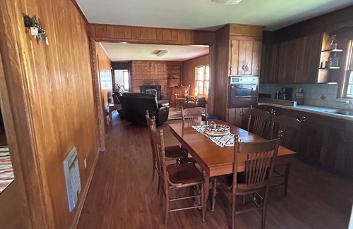 Beechgrove House | Papaw's Place and Creekside Bungalow are on the same Heritage Farm.