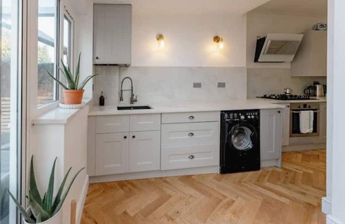 Alperton House | A charming House in wembley