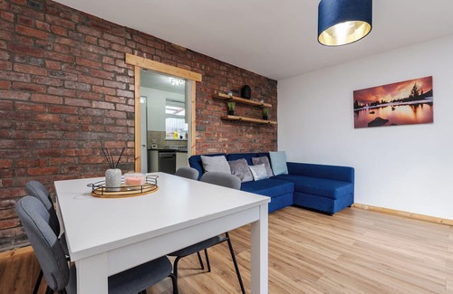 Salford House | Long Stay 3BR House with Parking