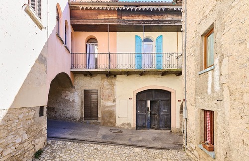 Tremona House | Holiday house Meride for 1 - 5 persons with 2 bedrooms - Historical building