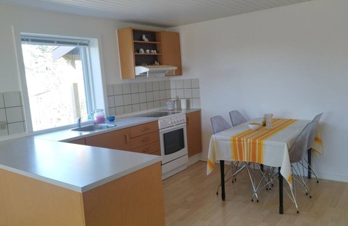 Nykobing Mors House | Charming Cottage Close to Water and Town - Perfect for Family Getaways.