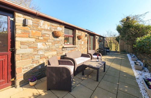 Foxdale Cottage | Kerrowdhoo Farmhouse - a holiday cottage that sleeps 3 guests in 2 bedrooms