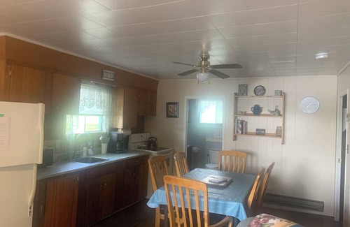 Lavigne Cottage | Robin #9 Graceland Cottages