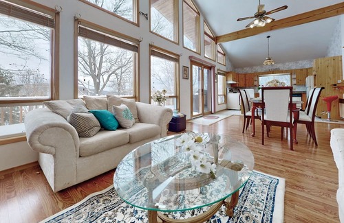 Katrine House | Charming lakefront cottage on Little Doe Lake in Muskoka