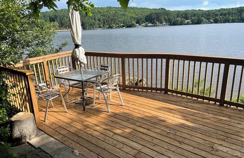 Katrine House | Charming lakefront cottage on Little Doe Lake in Muskoka