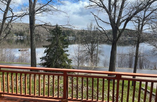 Katrine House | Charming lakefront cottage on Little Doe Lake in Muskoka