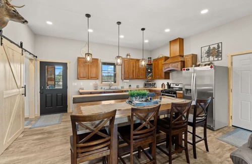 Markville House | Hibernation Station - 6BR On the Trails!