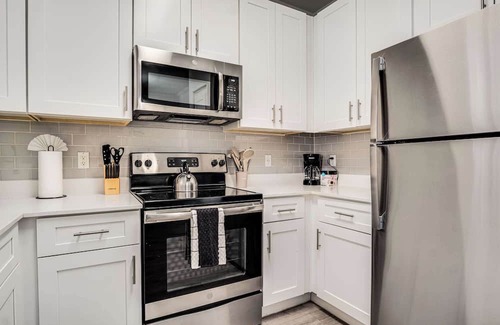Glendale Sports and Entertainment District Apartment | Boulevard Stays 1BR by the Stadium Pool, Parking, Gym 11