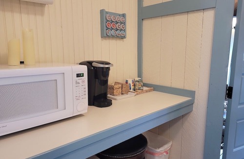 Winthrop Apartment | Guy's Place in the Historic Guy Waring House located in Downtown Winthrop