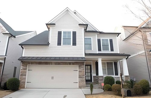 Westside House | Modern Midtown Home – Ideal for Long-Term Stays!