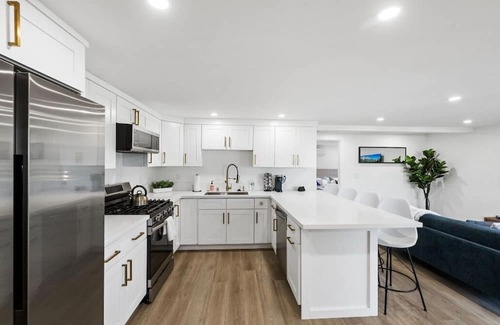 Avalon Apartment | Charming 2-bedroom apartment with Ocean Views!
