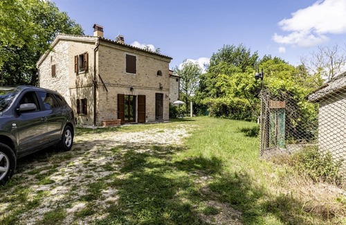 Calmazzo Apartment | Charming independent farmhouse of about 100 sqm, perfect for 4 people, structured on two levels (second floor accessible by stairs).The property is a Rustico dating back to the 19th century, completely renovated, and is located in the heart of Val Metaur
