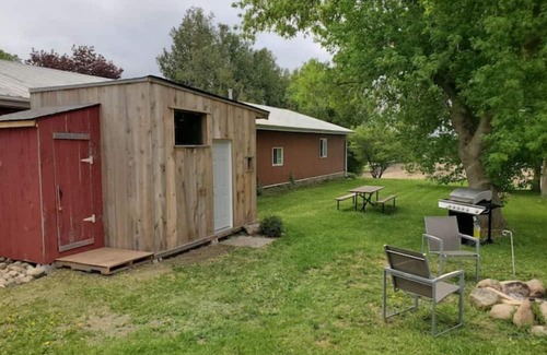 Erin House | Bright and Cozy Tiny Pine House