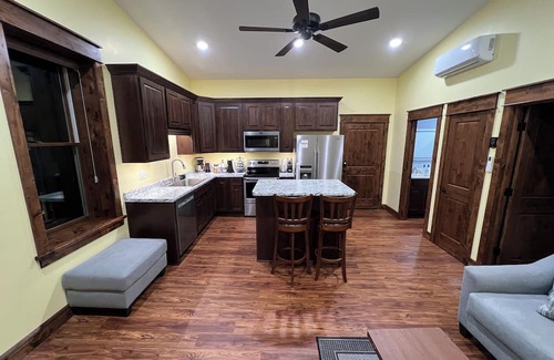 Sabetha House | Business Stay Made Easy - Remodeled Downtown Apt w/Workspace