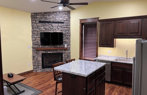 Sabetha House | Business Stay Made Easy - Remodeled Downtown Apt w/Workspace