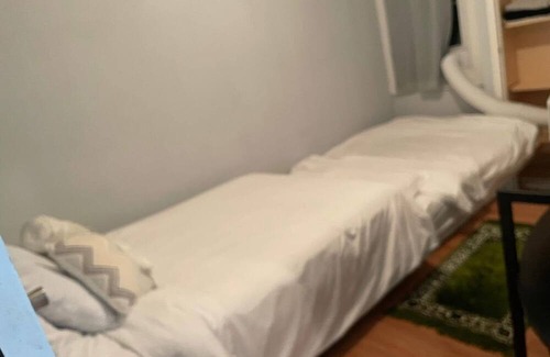 Greenville Apartment | Spacious 3-bedroom apartment with WiFi, AC in welcoming Jersey City