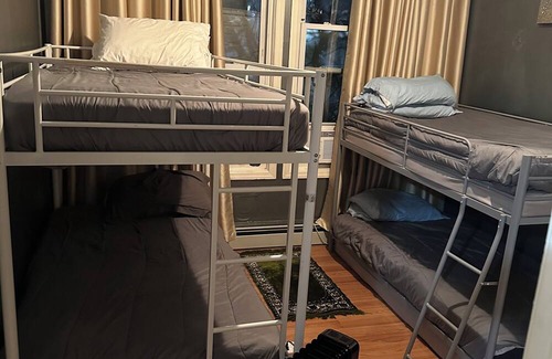 Greenville Apartment | Spacious 3-bedroom apartment with WiFi, AC in welcoming Jersey City