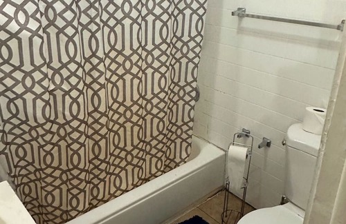 Greenville Apartment | Spacious 3-bedroom apartment with WiFi, AC in welcoming Jersey City