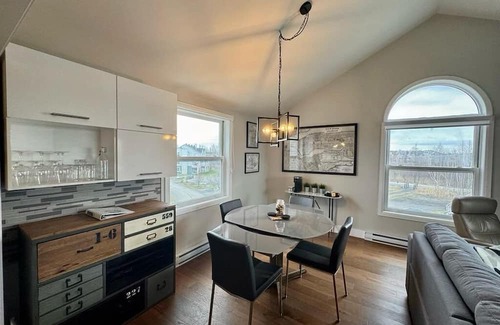 Magog Apartment | Condo Azürea - A 5-minute walk from Plage des Cantons/Lac Memphrémagog