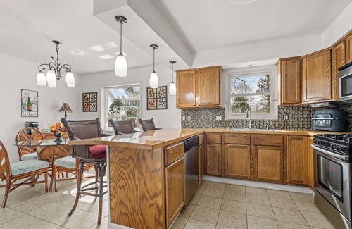Columbus House | Fully Furnished Paid Utilities 3-bedroom 2-1/2 Bath Home on a quiet Cul-de-Sac