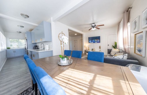 Willmore House | Near Long Beach Downtown Full House | 2 King6Queen