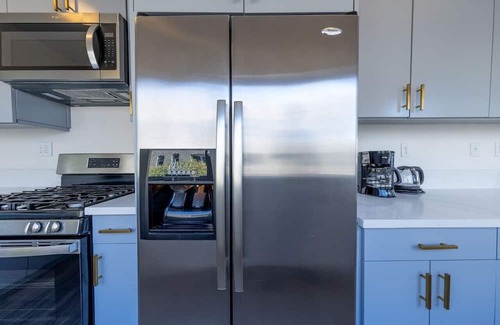 Willmore House | Near Long Beach Downtown Full House | 2 King6Queen