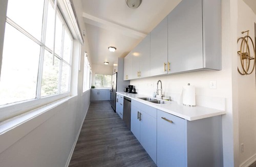 Willmore House | Near Long Beach Downtown Full House | 2 King6Queen