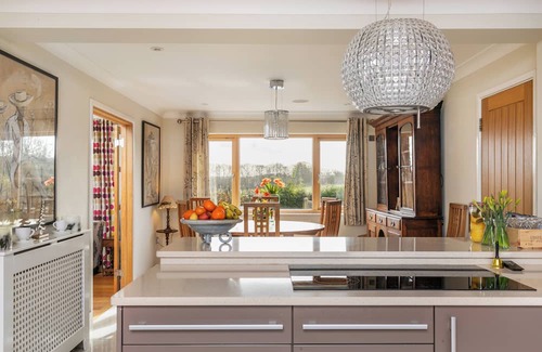 Broughton House | Perfect family getaway in the stunning Test Valley with a swimming pool!