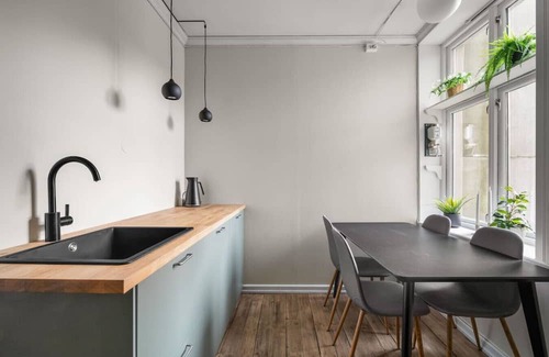 Sentrum Apartment | Colorful Apartment - Right next to Grieghallen!