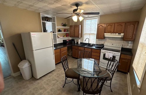 St. Charles Historic District House | Madison House 1 -Walk to Main St