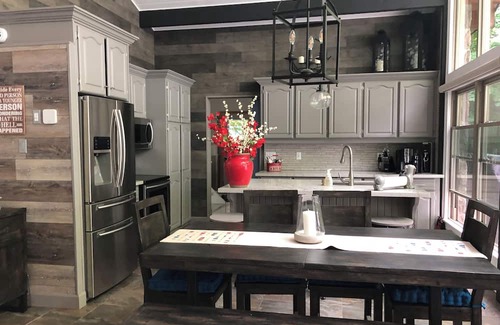 Novar Cottage | Conveniently located 4 Season Cottage with Hot Tub and amazing sunsets!