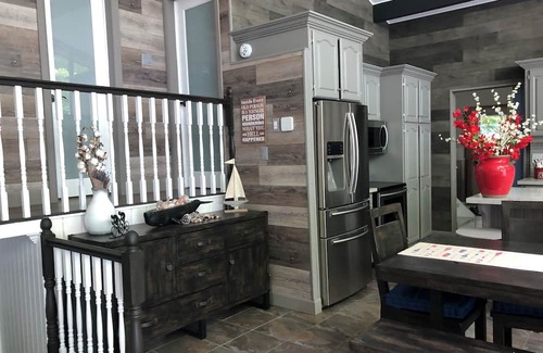 Novar Cottage | Conveniently located 4 Season Cottage with Hot Tub and amazing sunsets!