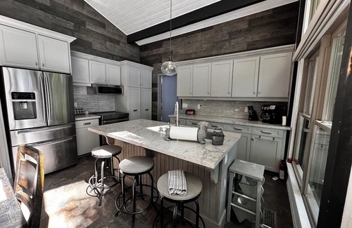 Novar Cottage | Conveniently located 4 Season Cottage with Hot Tub and amazing sunsets!