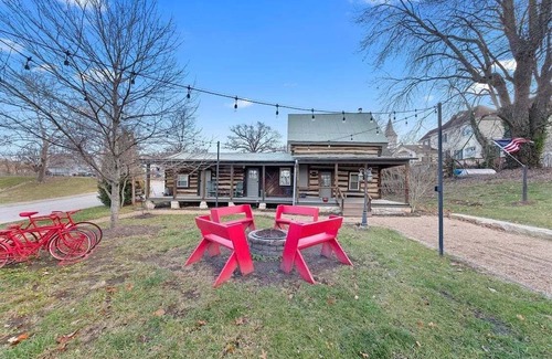 Augusta Cabin | Rustic Augusta Cabin by StayLage