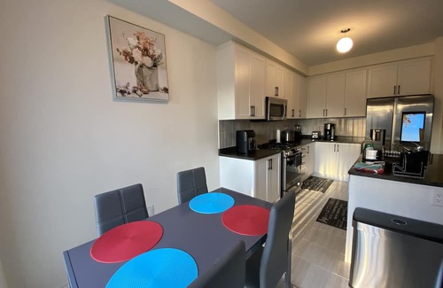 Vaughan Bed & Breakfast | 3BR Getaway in Kleinburg, Vaughan, Built in 2024 — Stylish Comfort Awaits You!