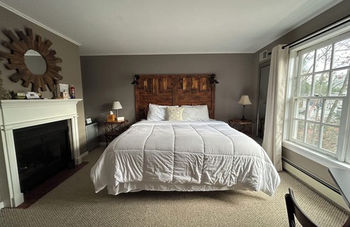 Warrensburg House | The Bond Inn Room #8