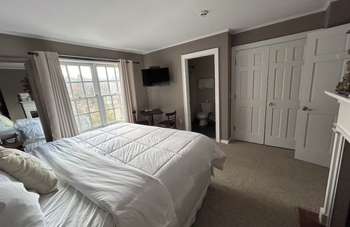 Warrensburg House | The Bond Inn Room #8