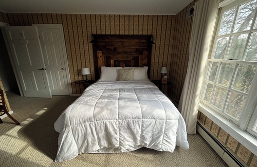 Warrensburg House | The Bond Inn Room #9