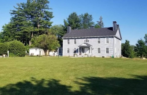 Warrensburg House | The Bond Inn Room #9