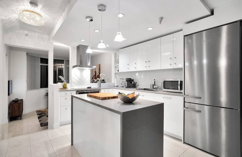 Coal Harbour House | Discover the Lively Spirit of Coal Harbour in the Heart of Downtown Vancouver