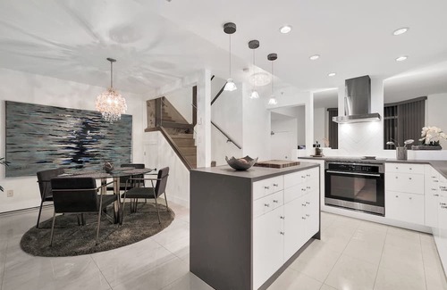 Coal Harbour House | Discover the Lively Spirit of Coal Harbour in the Heart of Downtown Vancouver
