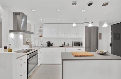 Coal Harbour House | Discover the Lively Spirit of Coal Harbour in the Heart of Downtown Vancouver