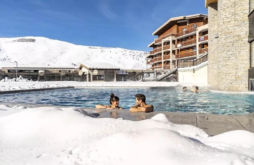 Mont-de-Lans Apartment | Belambra Clubs Les 2 Alpes Les Crestes - All inclusive - Premium Room 2 Adults and 2 Children Room Night View Impregnable