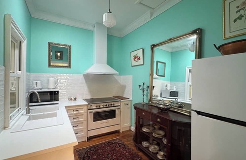 Yass House | Historic charm meets modern amenities - stroll to everything Yass has to offer.