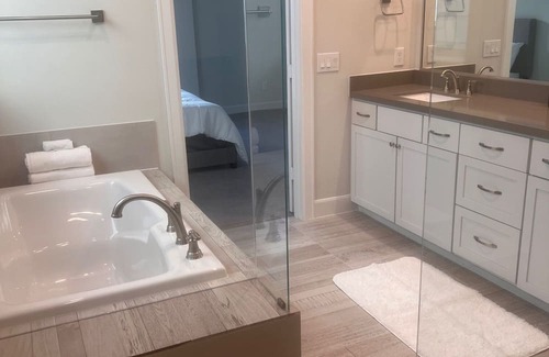 South Main House | Welcoming 3-bedroom townhome in Heart of Houston