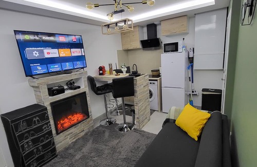 Bagnolet Apartment | Lovely Studio