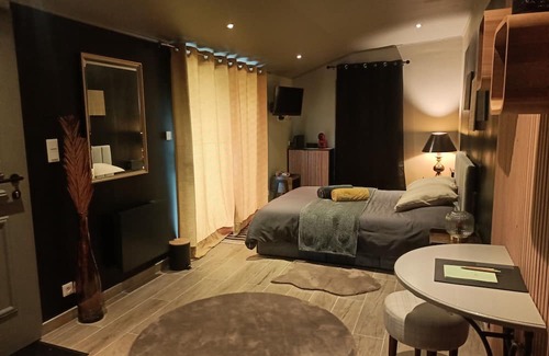 Pouzy-Mesangy Bed & Breakfast | Spa suite in the Bourbonnais countryside