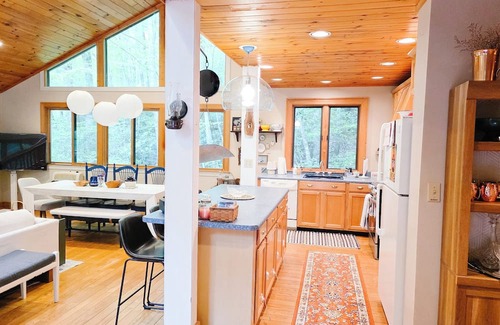 Franklin Ski Chalet | Native Gem Mountain Chalet with Views Near Smoky Mountains, Trails & Waterfalls