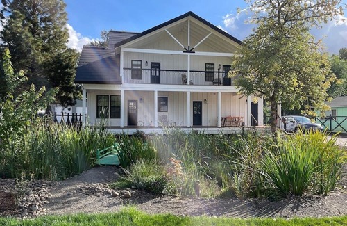 Brownsville House | Fabulous Solar Powered Farmhouse with EV Charger